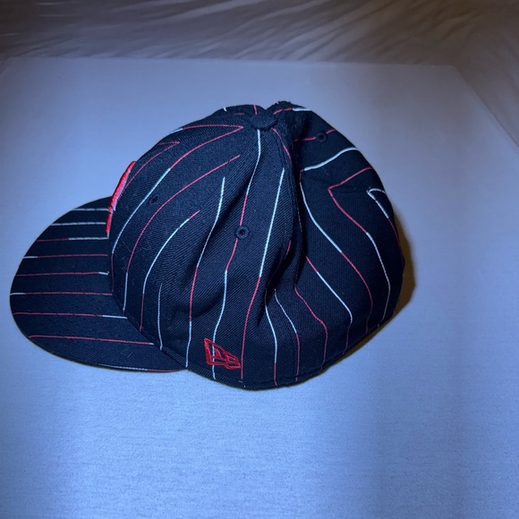 New Era Black and Red Fitted Cap - Picture 2 of 6